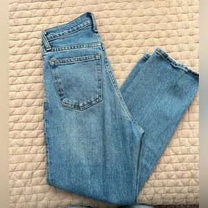 Abercrombie Curve Love 90’s Straight Ultra High Rise